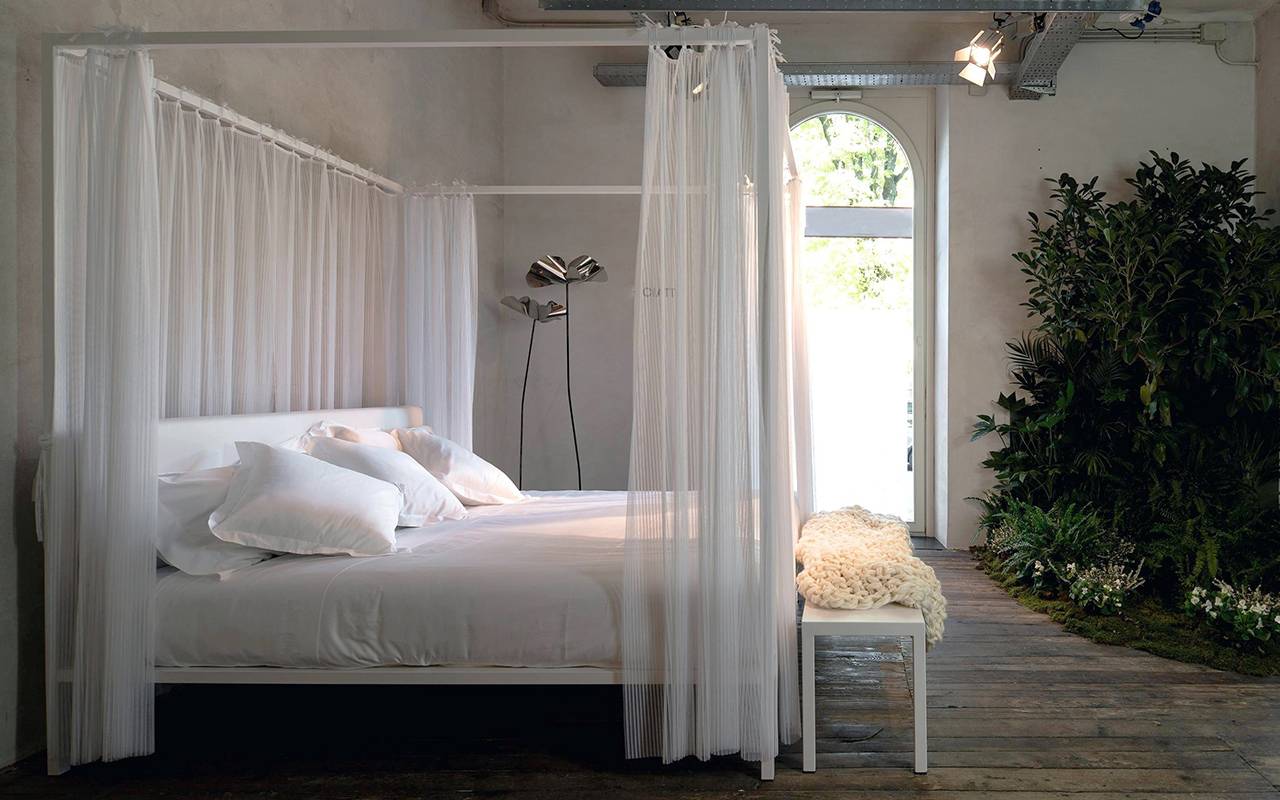 Кровать с балдахином с фото