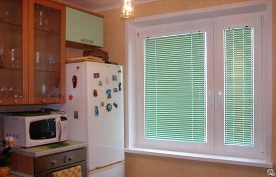 Жалюзи на кухню вместо штор на пластиковые окна: выбираем вертикальные или горизонтальные варианты