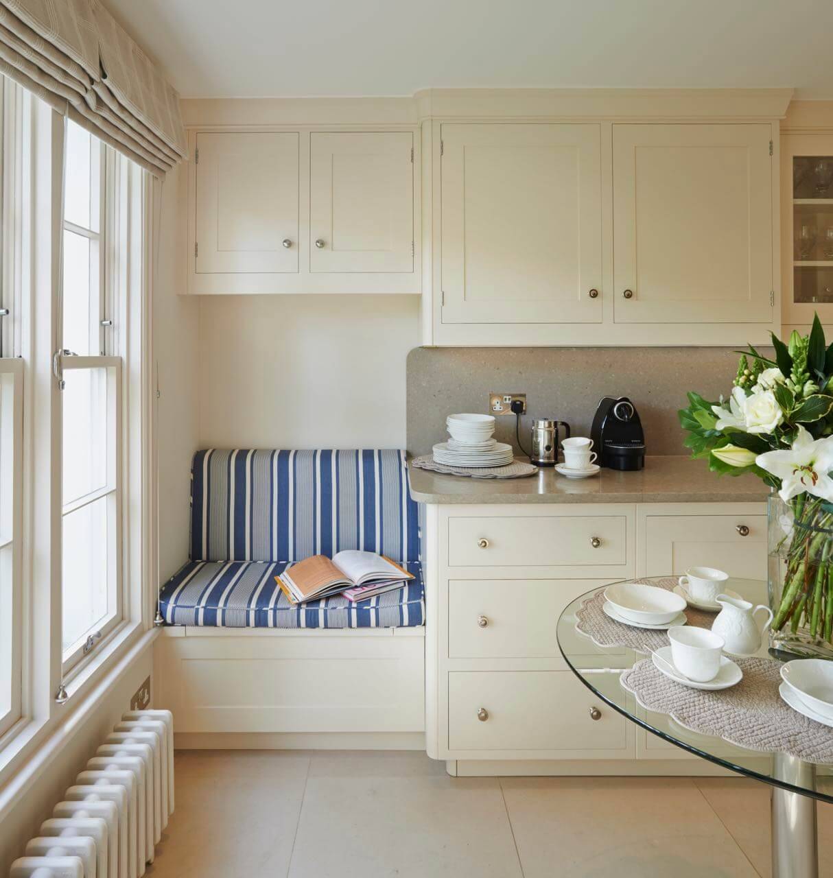 Кухонный уголок со спальным местом - 30 красивых фото в интерьере