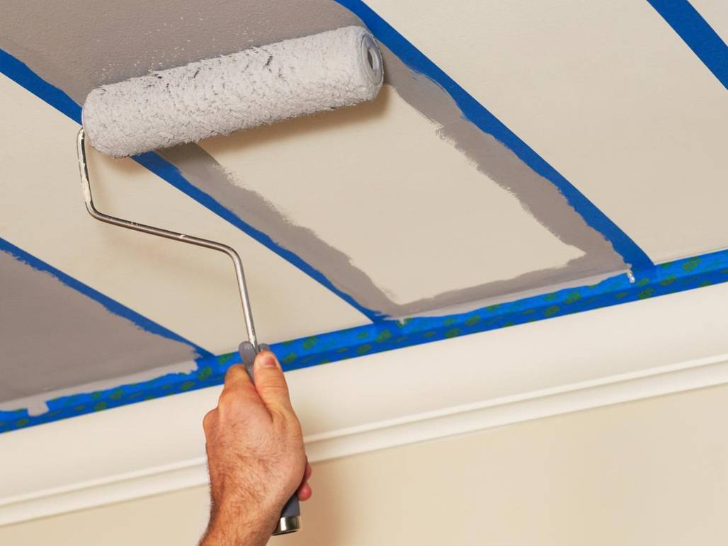 Как покрасить потолок из гипсокартона – пошаговое руководство и советы