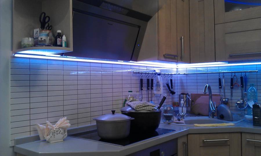 Какую выбрать подсветку для кухни под шкафы: какая лучше и как произвести монтаж своими руками? - все об электрике от экспертов