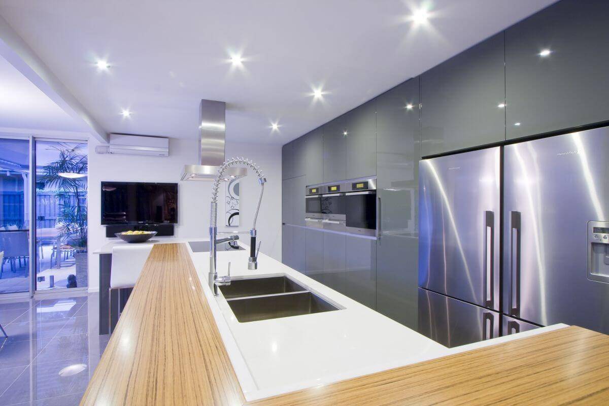 Варианты освещения на кухне с натяжным потолком фото