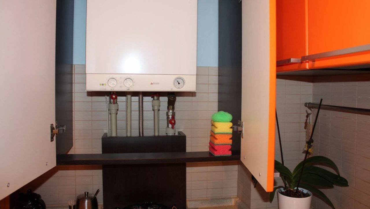 Как скрыть газовый котел на кухне? – 6 разрешенных способов