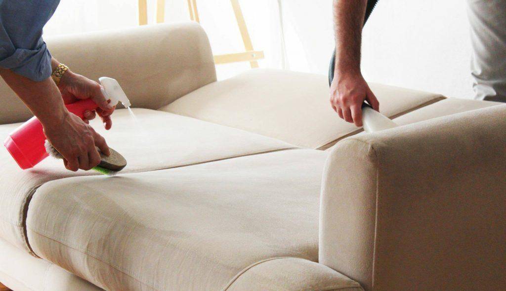 Как почистить диван в домашних условиях: полное руководство