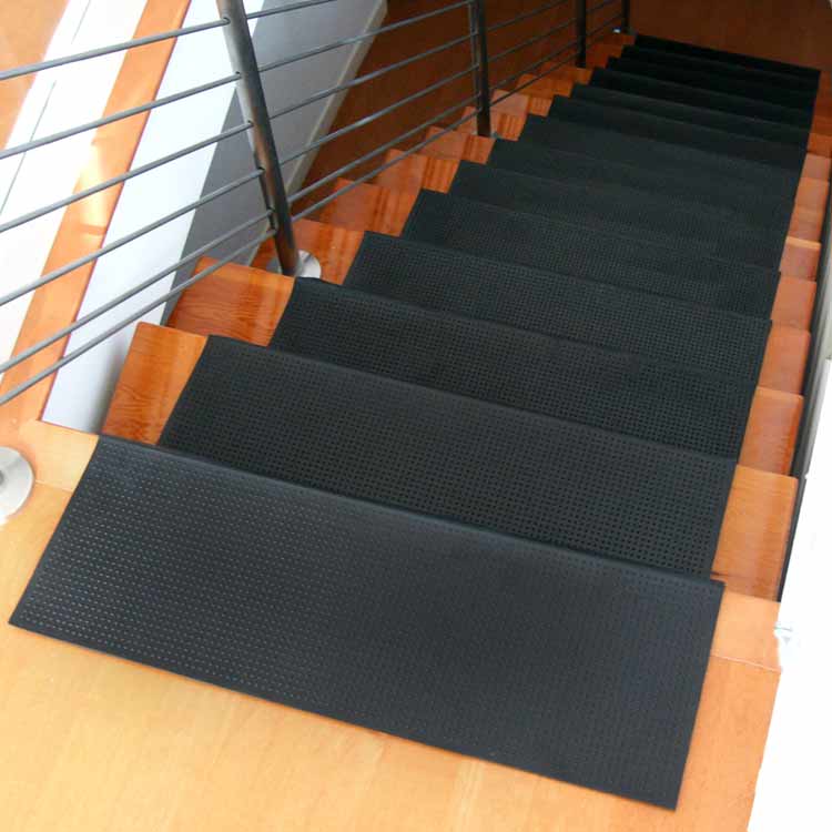 Покрытие для ступеней лестницы в доме: отделка ламинатом, облицовка материалами, ковровые покрытия и фото