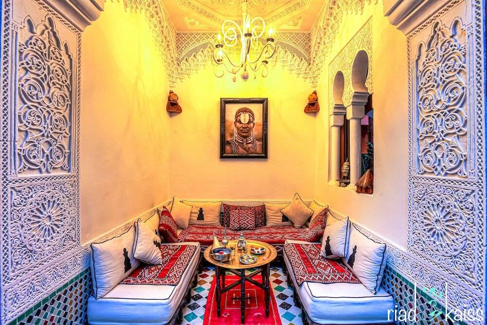 Арабский стиль в интерьере: отделка, декор, освещение (70 фото)