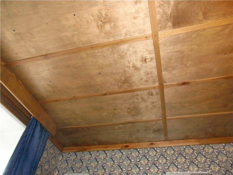 Потолок из фанеры: выбор материала, монтаж, отделка
