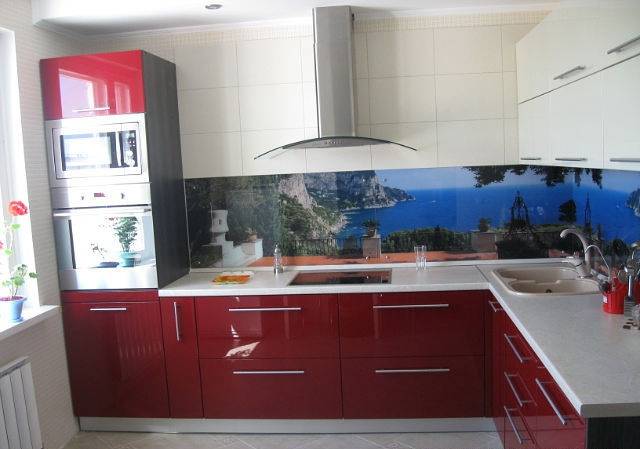 Дизайн угловой красной кухни 10 кв.м (9 фото)