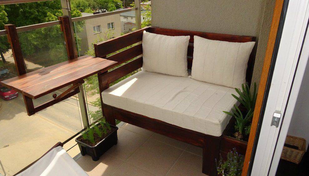 Правила выбора дивана для балкона: модели, материалы, требования