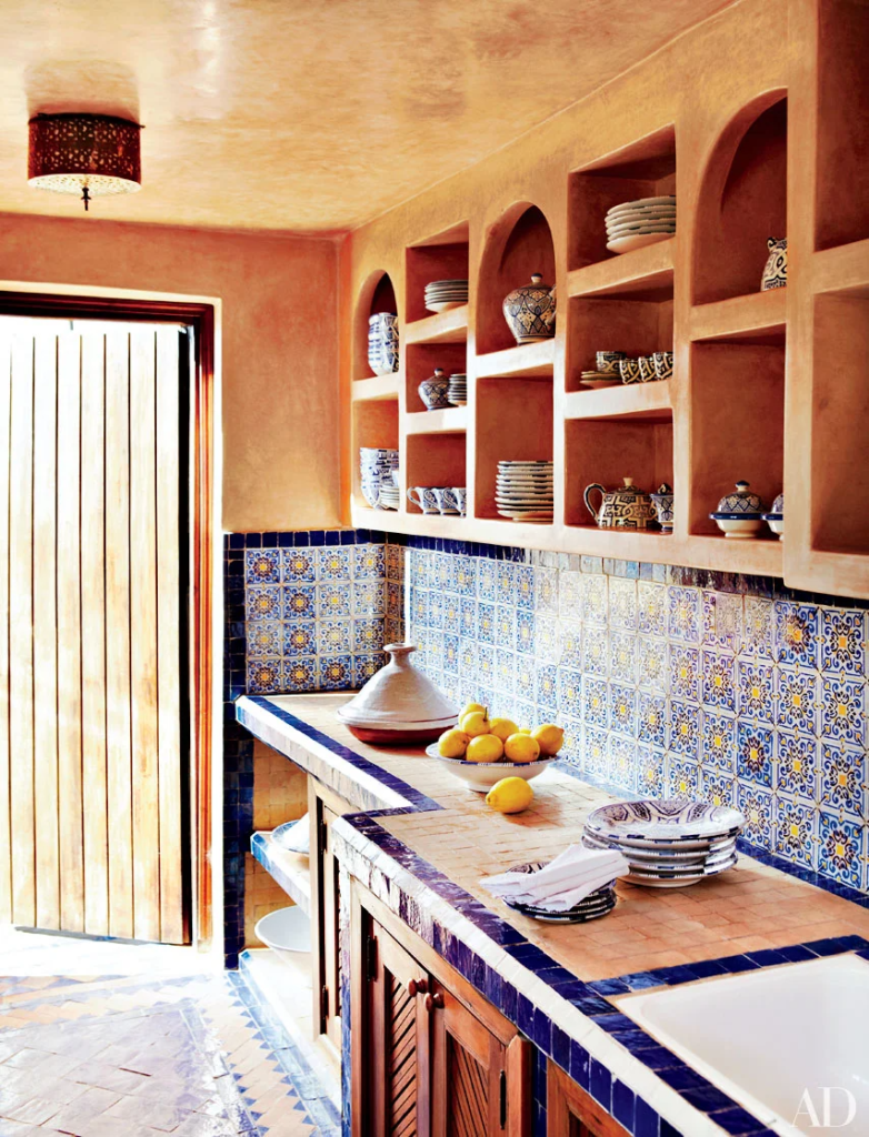 Кухня в стиле Марракеш. Стиль Марокко кухни марокканский стиль. Кухня в мавританском стиле. Стиль Марракеш в интерьере кухни. Этническая кухня