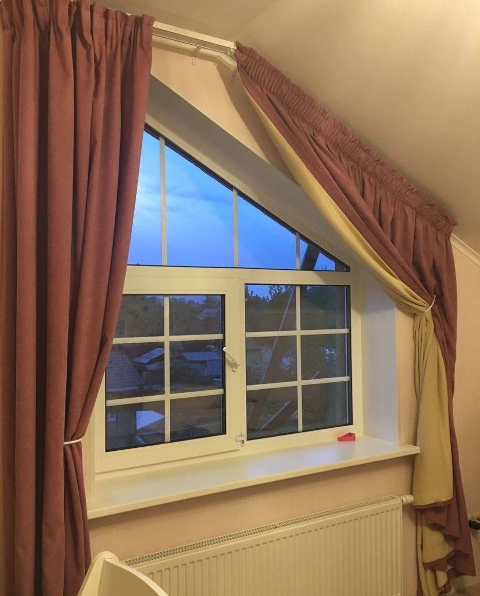 Как повесить шторы на скошенные окна