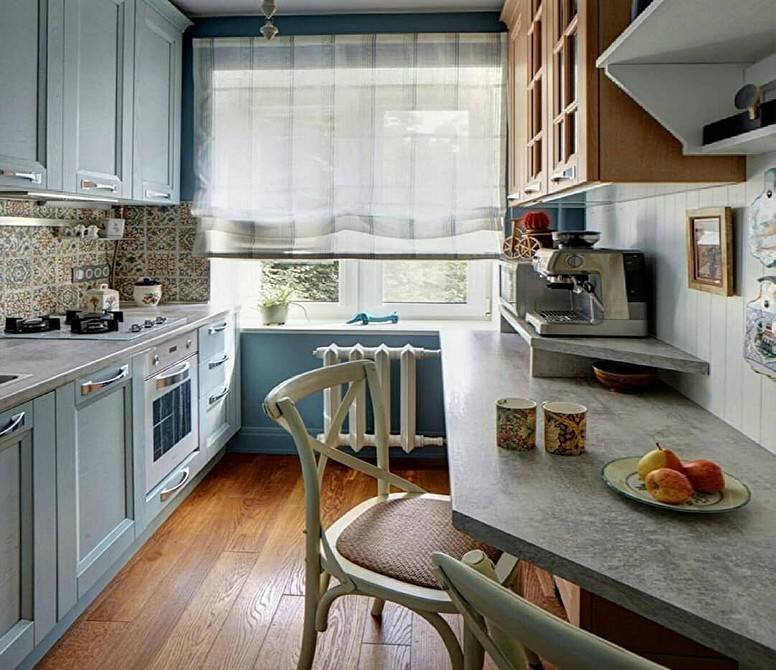 Стол-подоконник на кухне: фото реальны интерьеров