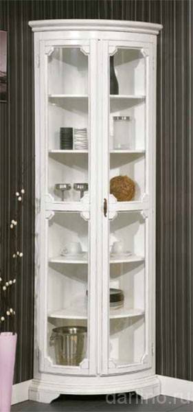 Шкаф витрина в дизайне гостиной – для вашей лучшей посуды и декора