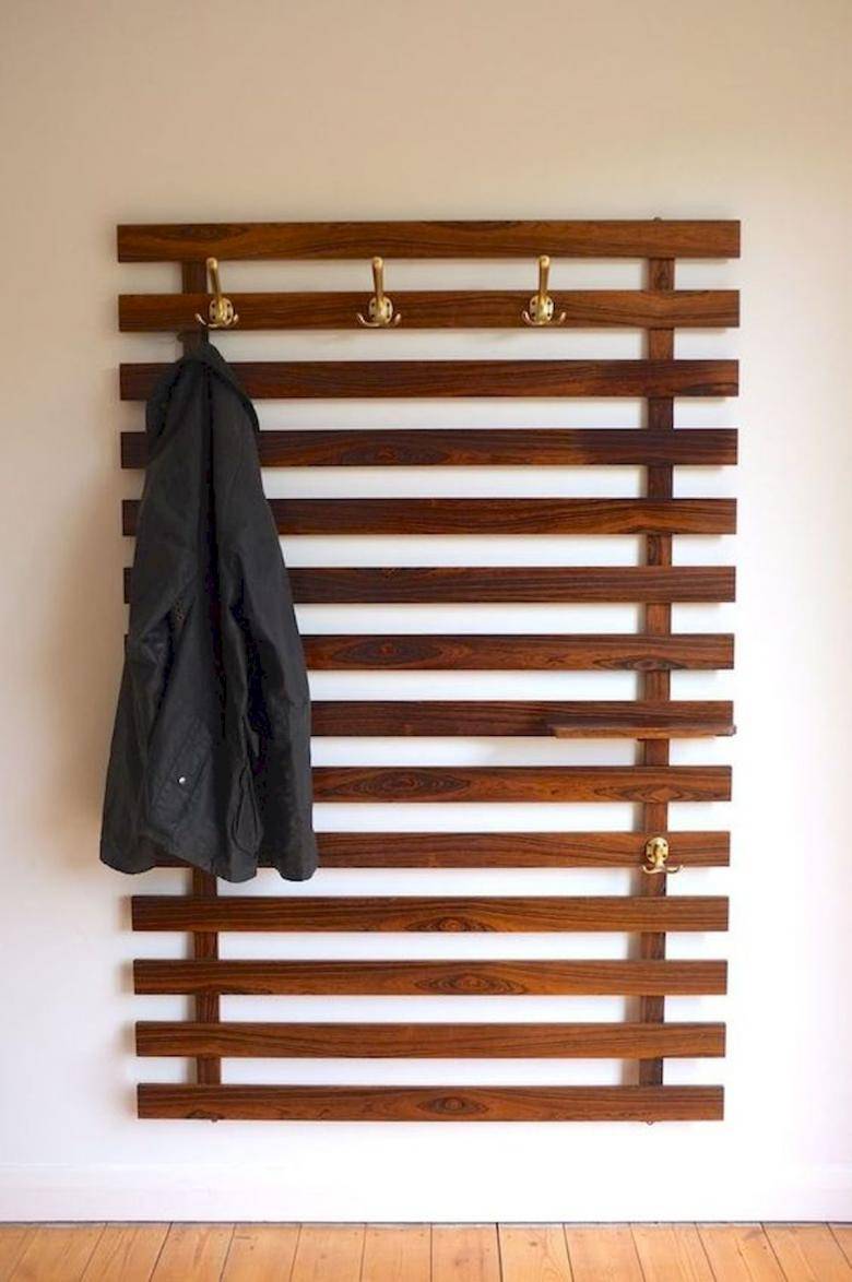Деревянная вешалка для одежды на стену своими руками