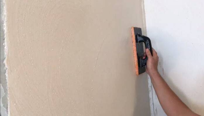 Как затирать стены после штукатурки – работа с ротбандом