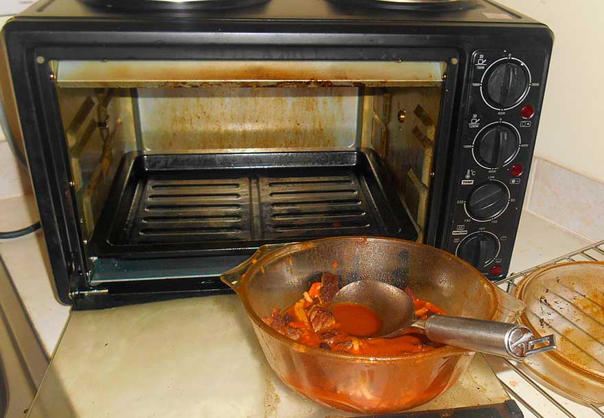 Как отмыть духовку быстро и без усилий: проверенные средства