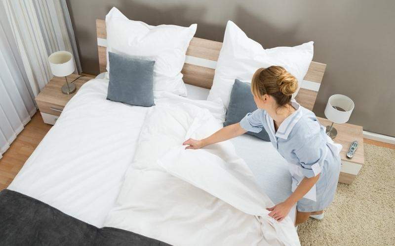 Пошаговые инструкции как заправить кровать быстро и красиво с фото и видео