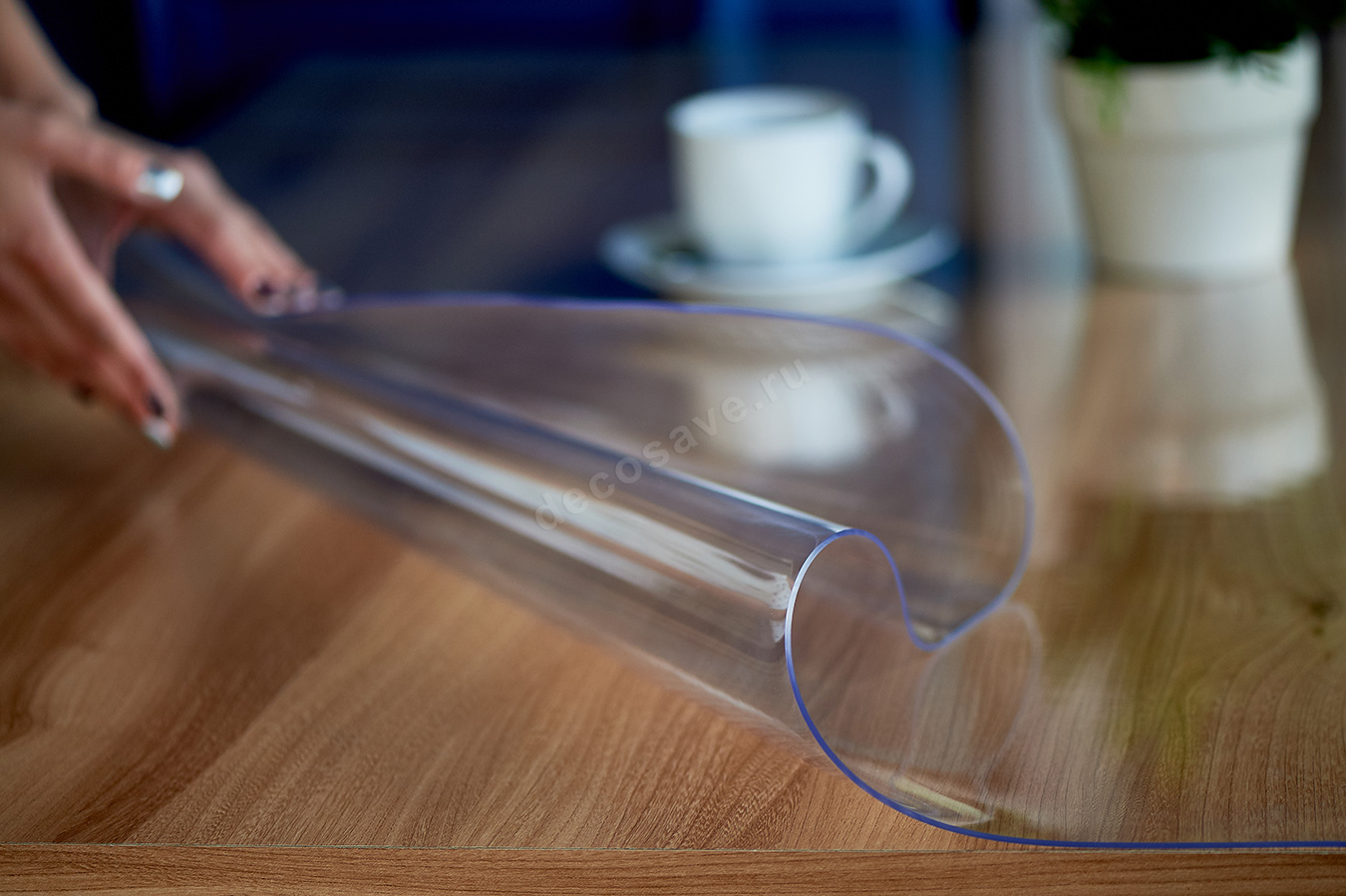 Жидкое стекло на стол: плюсы и минусы силиконовой скатерти