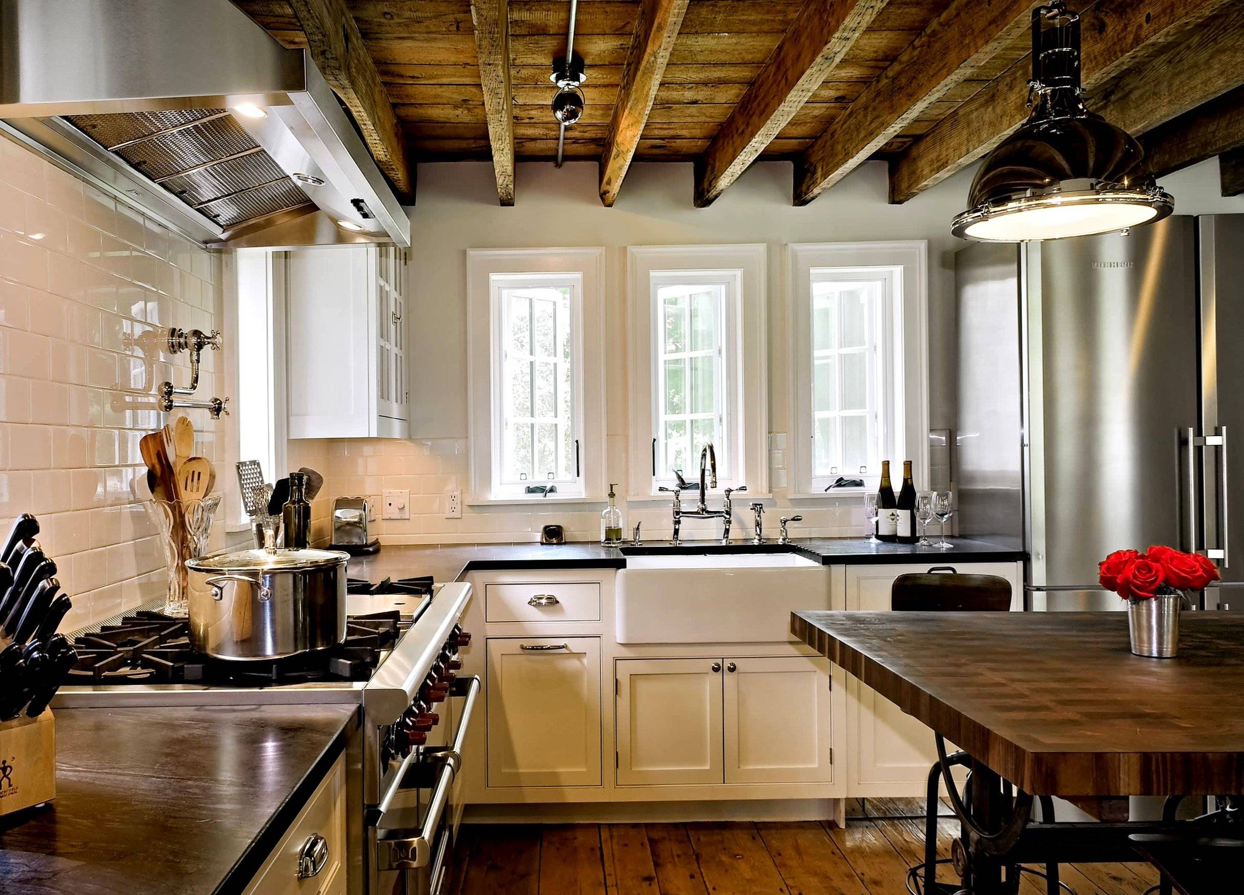 Дизайн кухни с низким потолком: 10 лучших решений + фото интерьеров