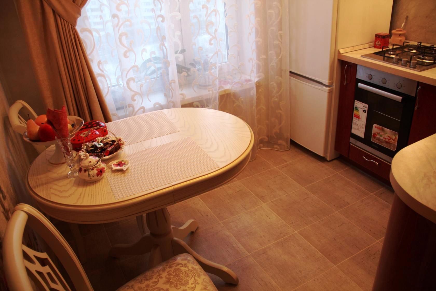 Круглый стол на кухню: классический акцент в современном интерьере – советы по ремонту
