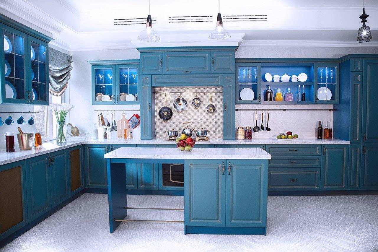 Кухня в голубых тонах: подходящие стили, сочетание оттенков, идеи оформления и декора