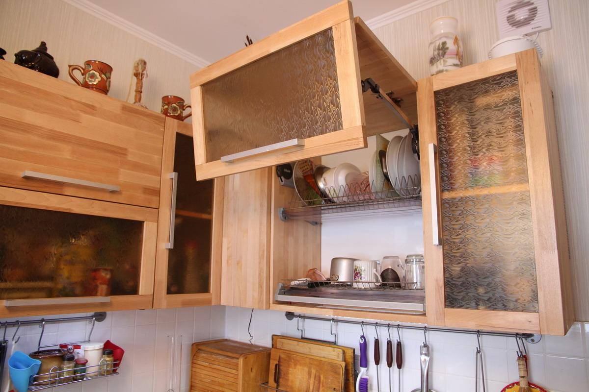 Самодельный кухонный. Кухонный шкаф из мебельных щитов. Самодельная кухня. Самодельные кухонные гарнитуры. Самодельные шкафы на кухню.