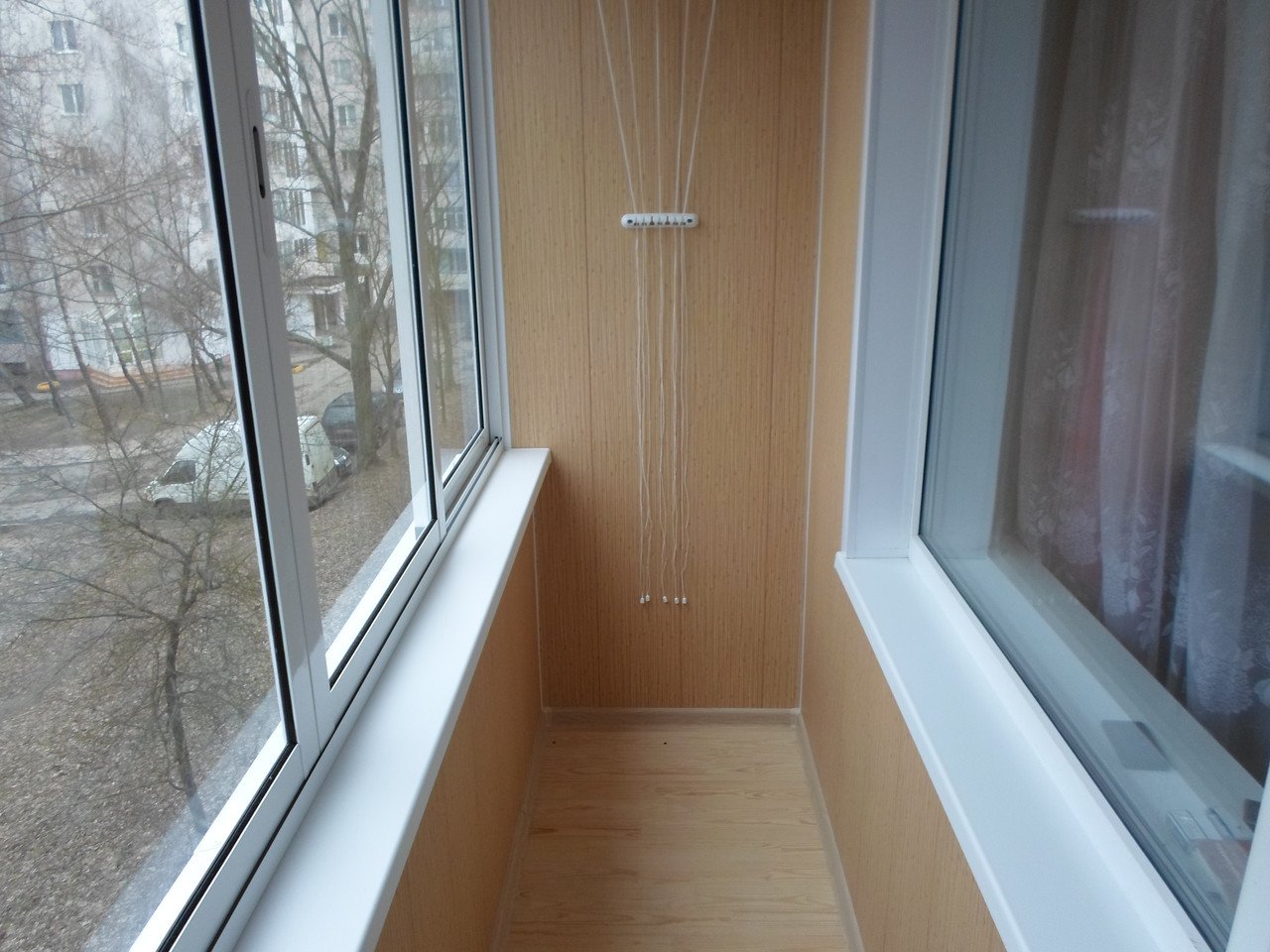 Как закрепить и обшить пвх панелями потолок балкона