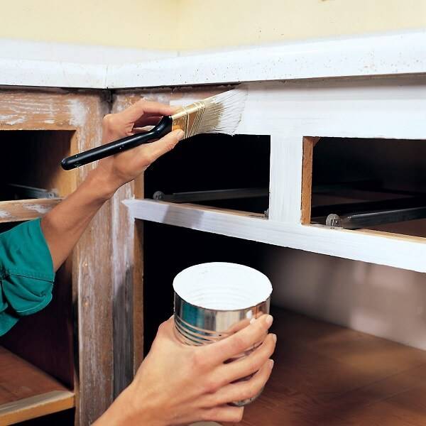 Как покрасить кухонный гарнитур своими руками: 6 этапов покраски, фото и видео примеров