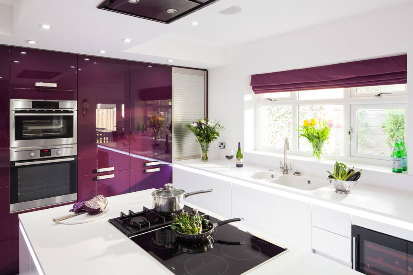 сиреневый цвет в интерьере на кухне