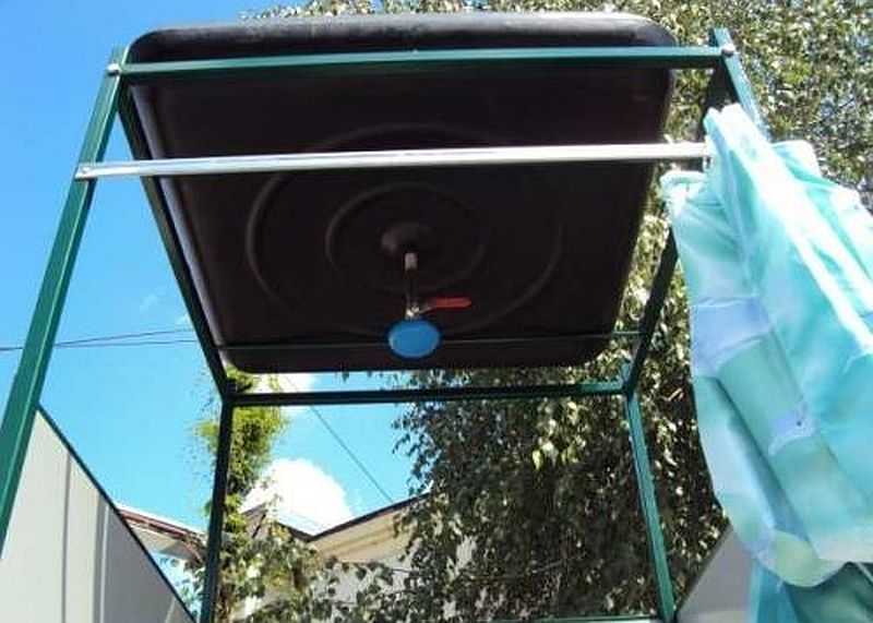 Душевая кабина для дачи из дерева, кирпича или поликарбоната с подогревом воды или без