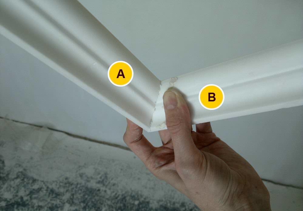 Как правильно сделать угол на потолочном плинтусе своими руками: как вырезать внутренние и наружные углы на галтелях, видео
