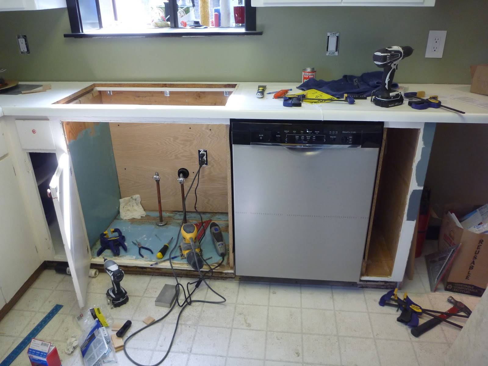 Шкаф под посудомоечную машину для кухни
