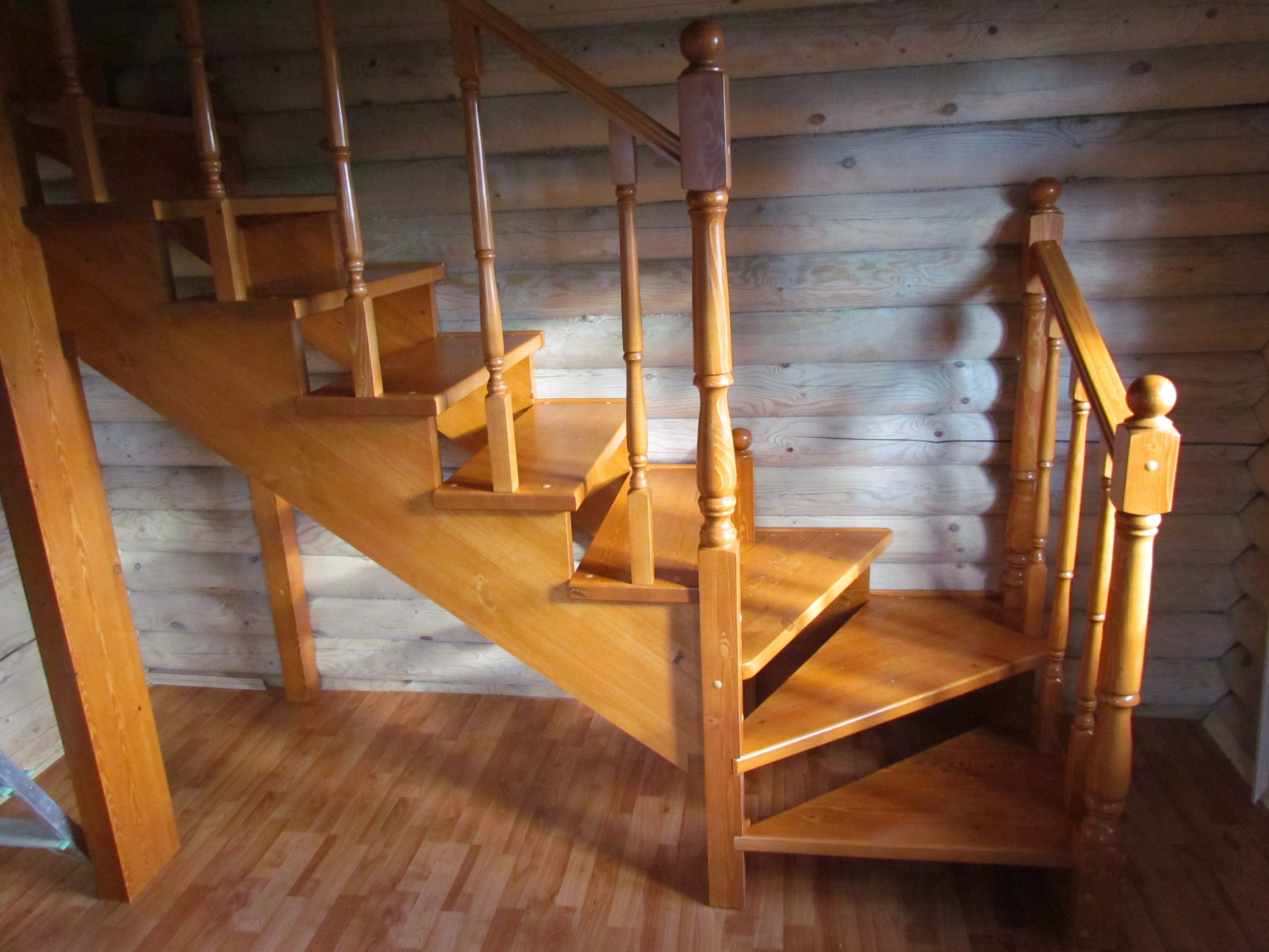 Сборка деревянной лестницы своими руками + фото и видео