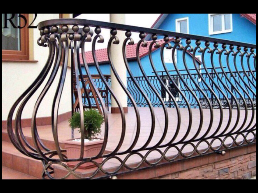 Как украсить балкон с помощью кованого ограждения (12 фото)