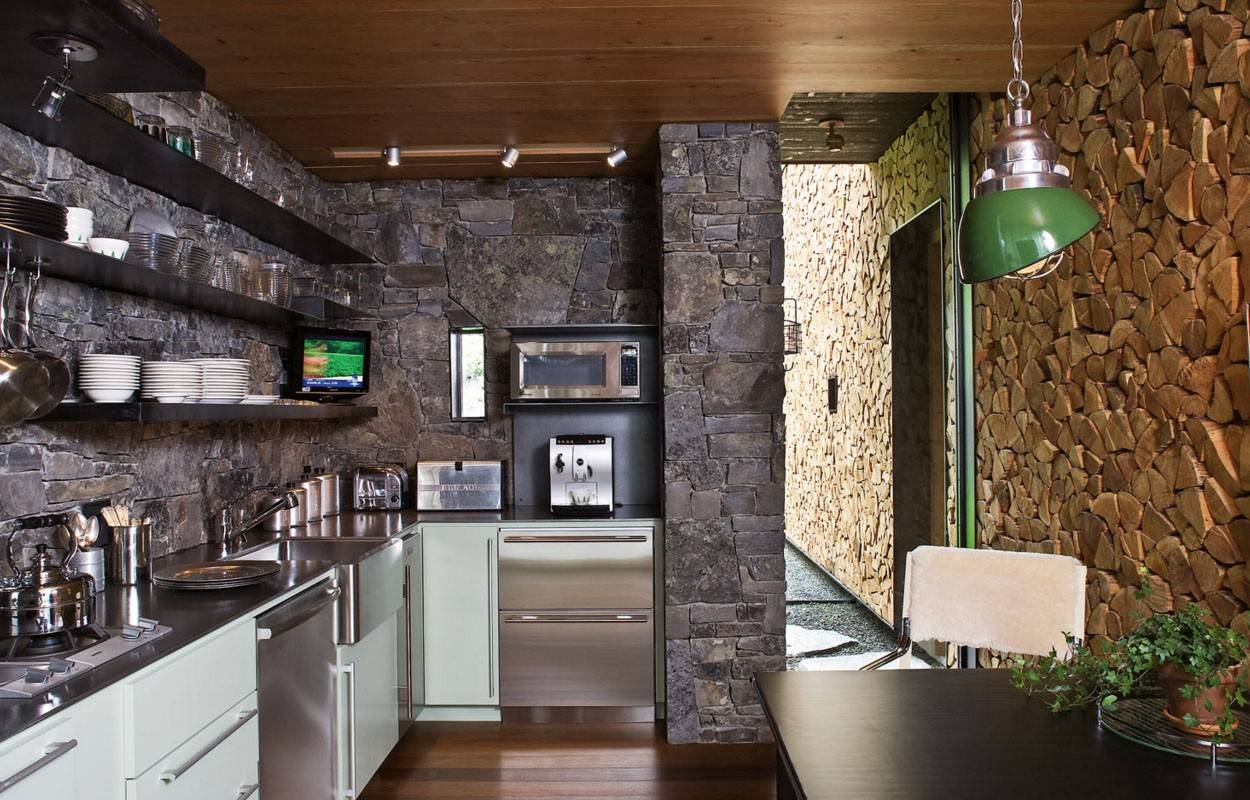 Декор стен на кухне: общие принципы декорирования, отделочные материалы и дополнительные атрибуты