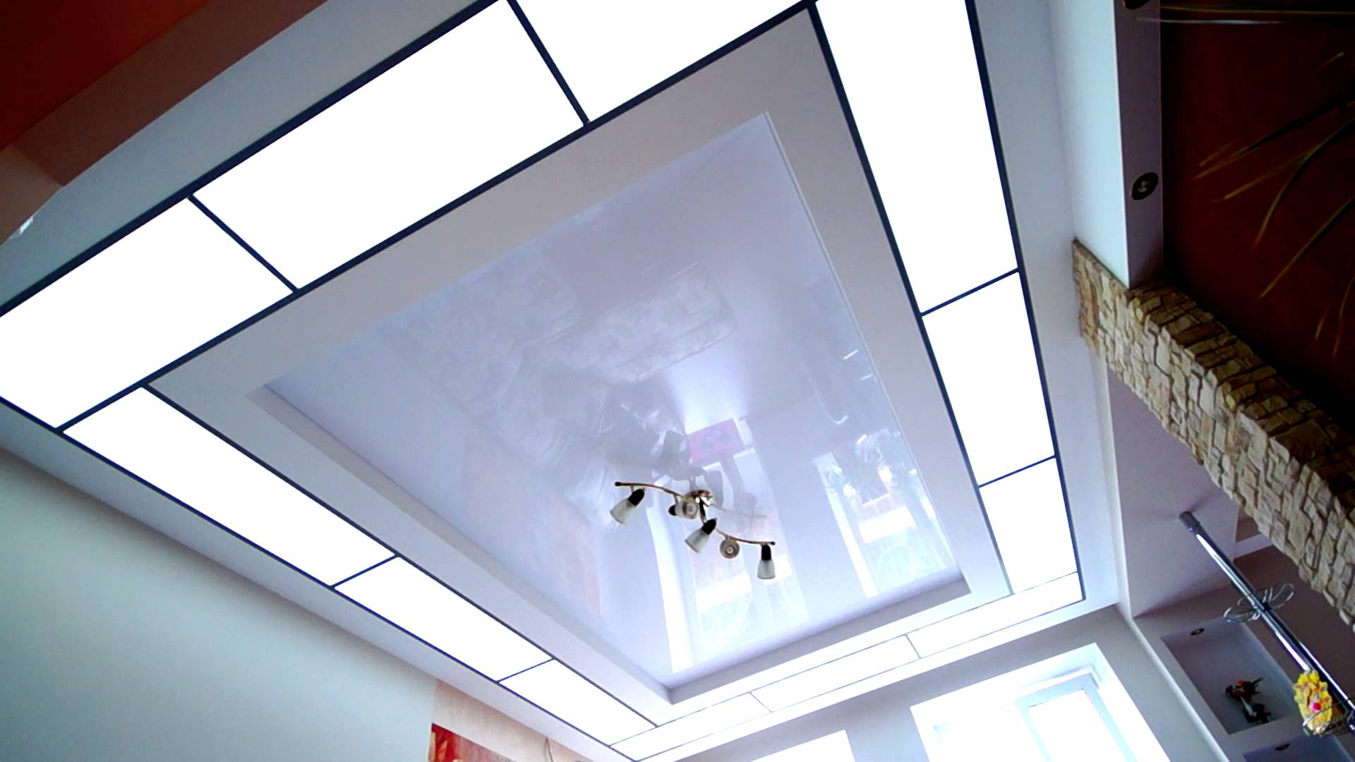 Подвесной потолок из стекла с подсветкой