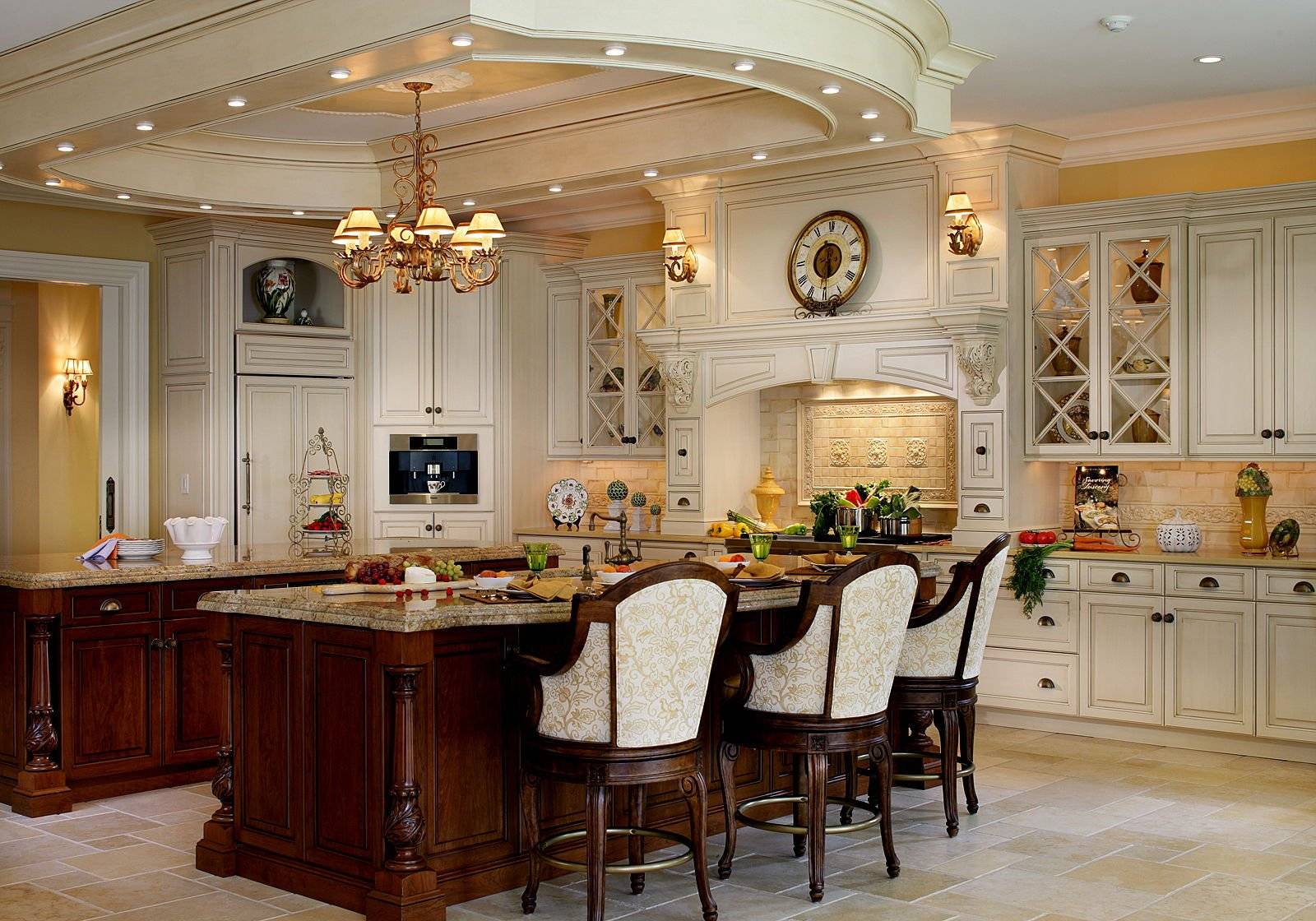 Классические интерьеры кухонь фото. Кухня викласическом стиле. Классический интерьер кухни. Красивые кухни. Красивые классические кухни.