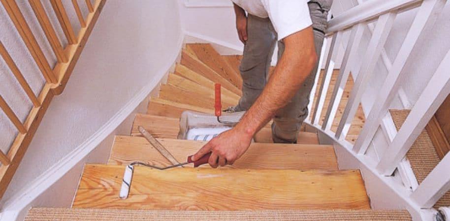 Чем красить деревянную лестницу: чем покрыть правильно