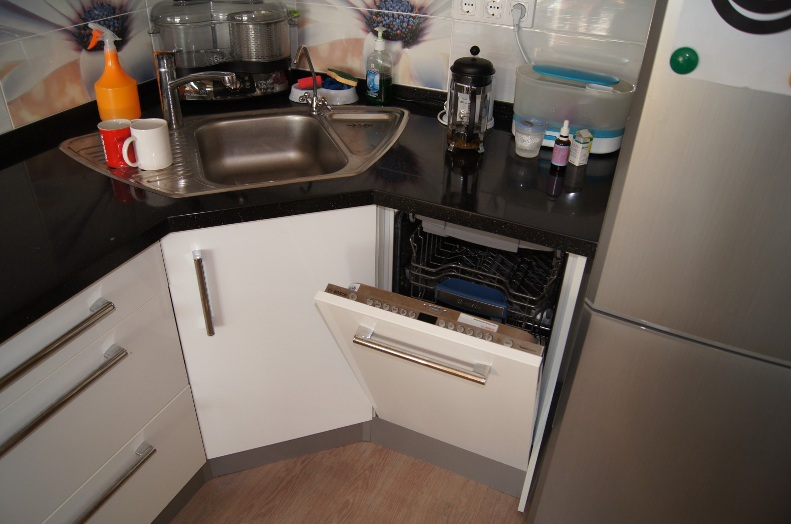 Планировка кухни 9 метров с холодильником (35 фото): удачные идеи дизайна, реальные интерьеры и проекты
