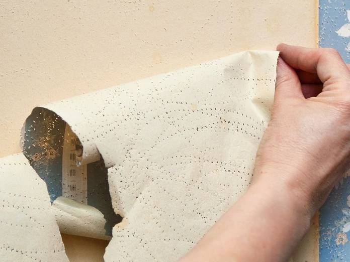 Как снять старые бумажные и виниловые обои со стены: быстро, легко и без лишних усилий