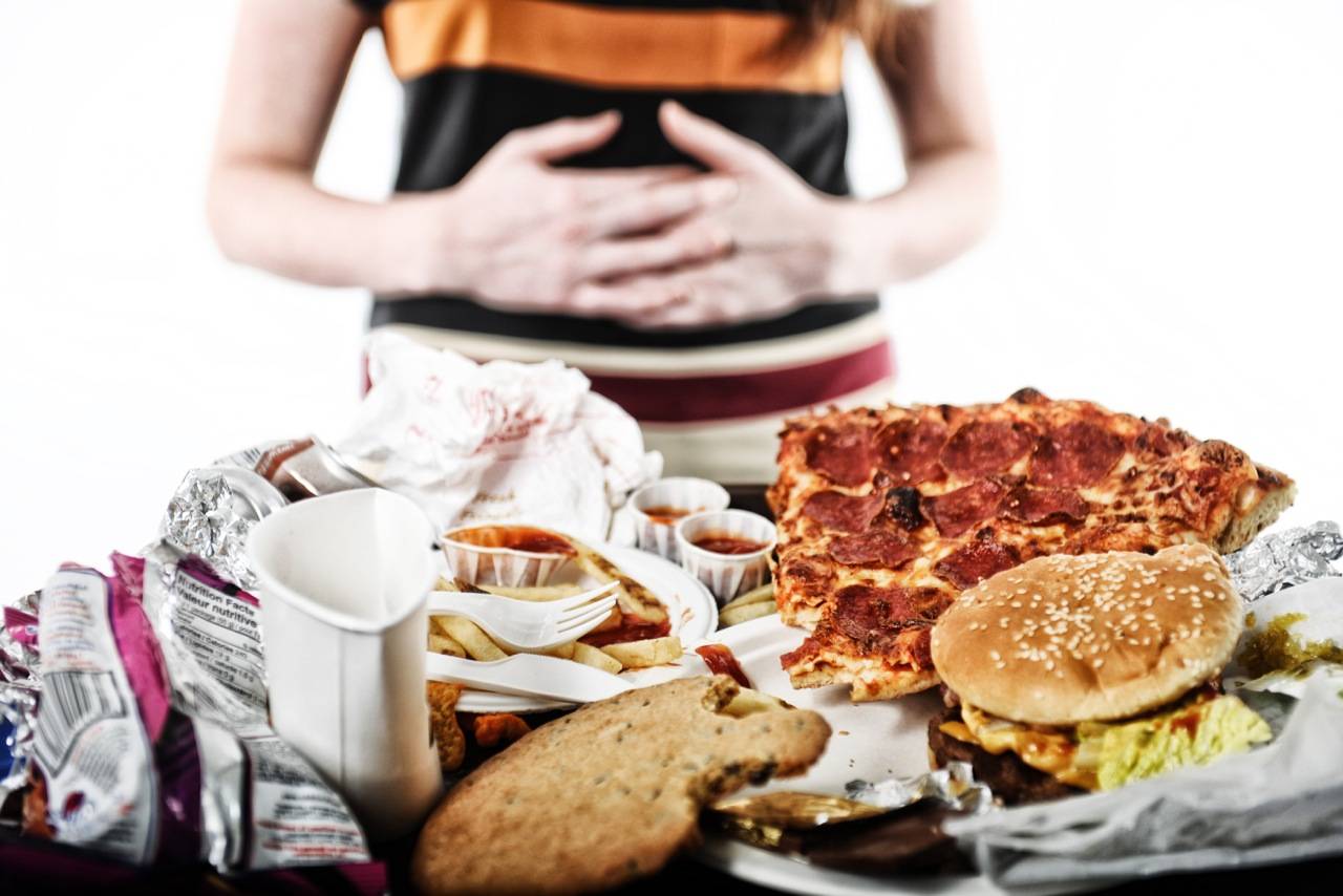 8 продуктов, которые гарантированно облегчат последствия переедания