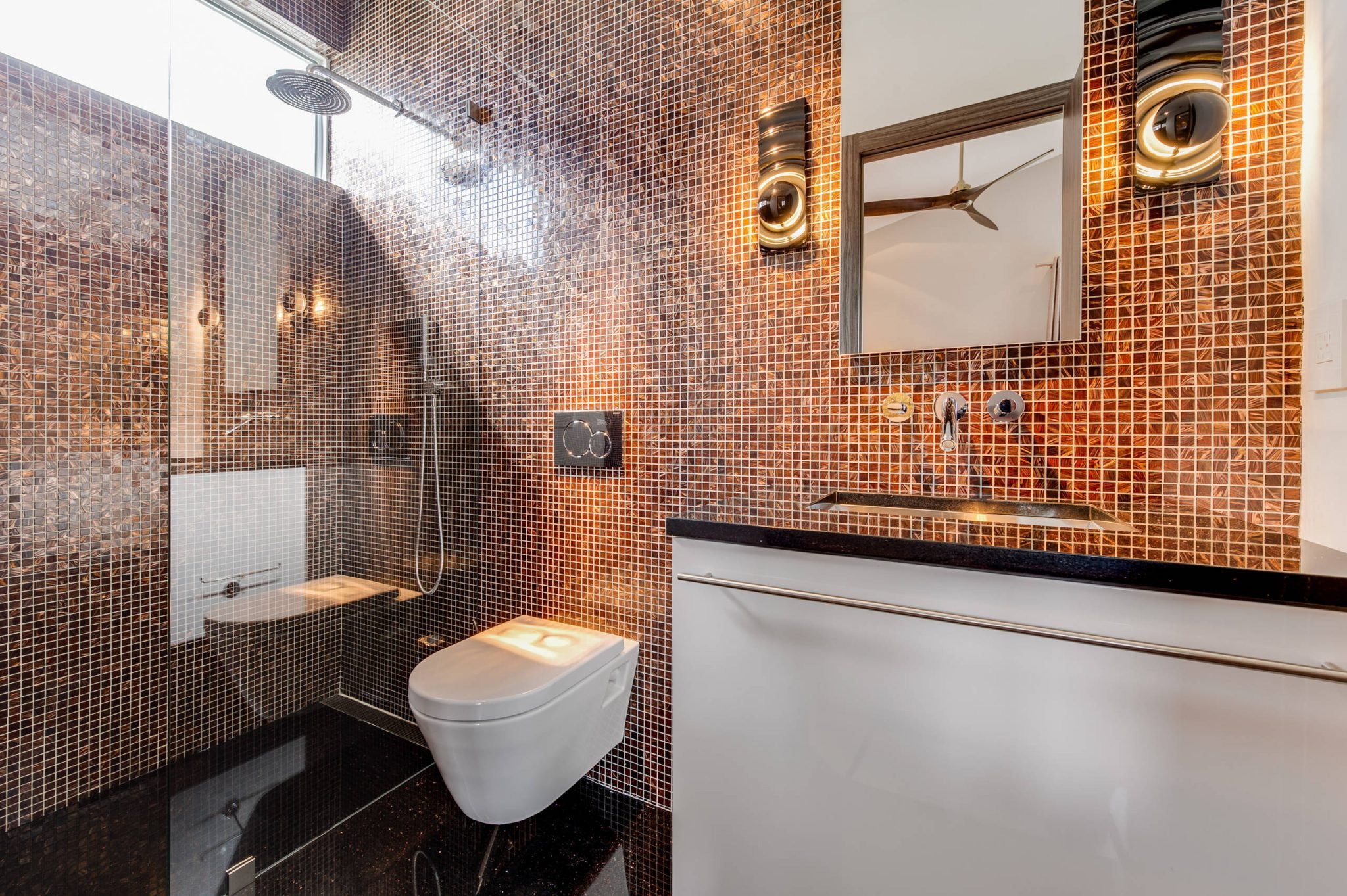 Мозаика в ванной комнате: 23 примера удачного дизайна, виды, выбор