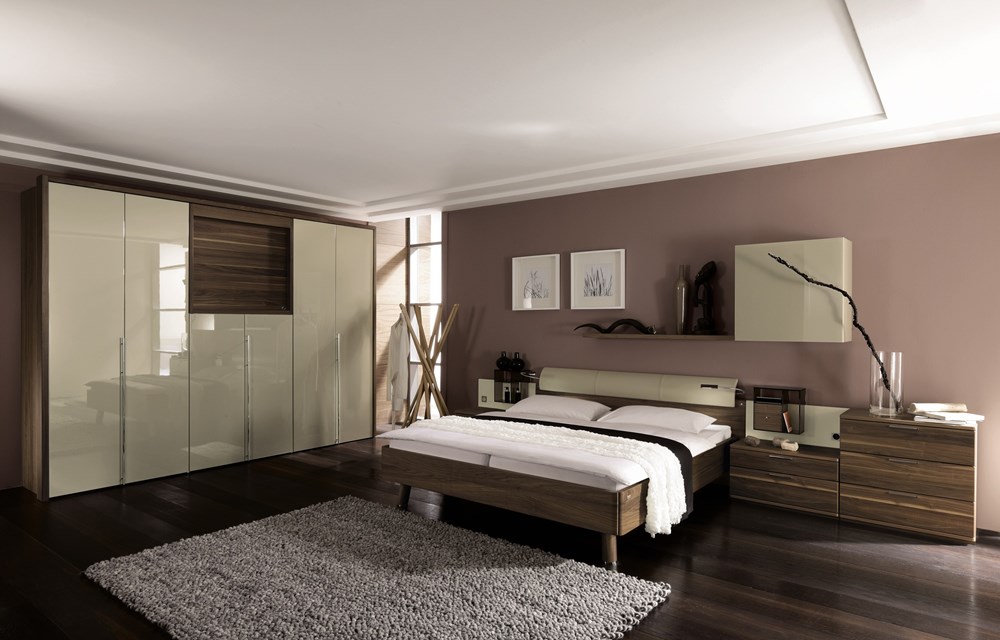 Белый шкаф в спальню: мебель для интерьеров в современных и классических стилях, вариант с зеркалом и без