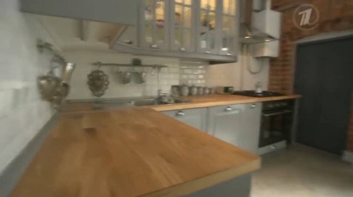 «вместо кухни я бы лучше сделала кабинет»: экскурсия по квартире эвелины хромченко
