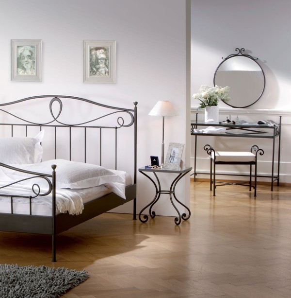 Кованые кровати в современном интерьере: особенности дизайна