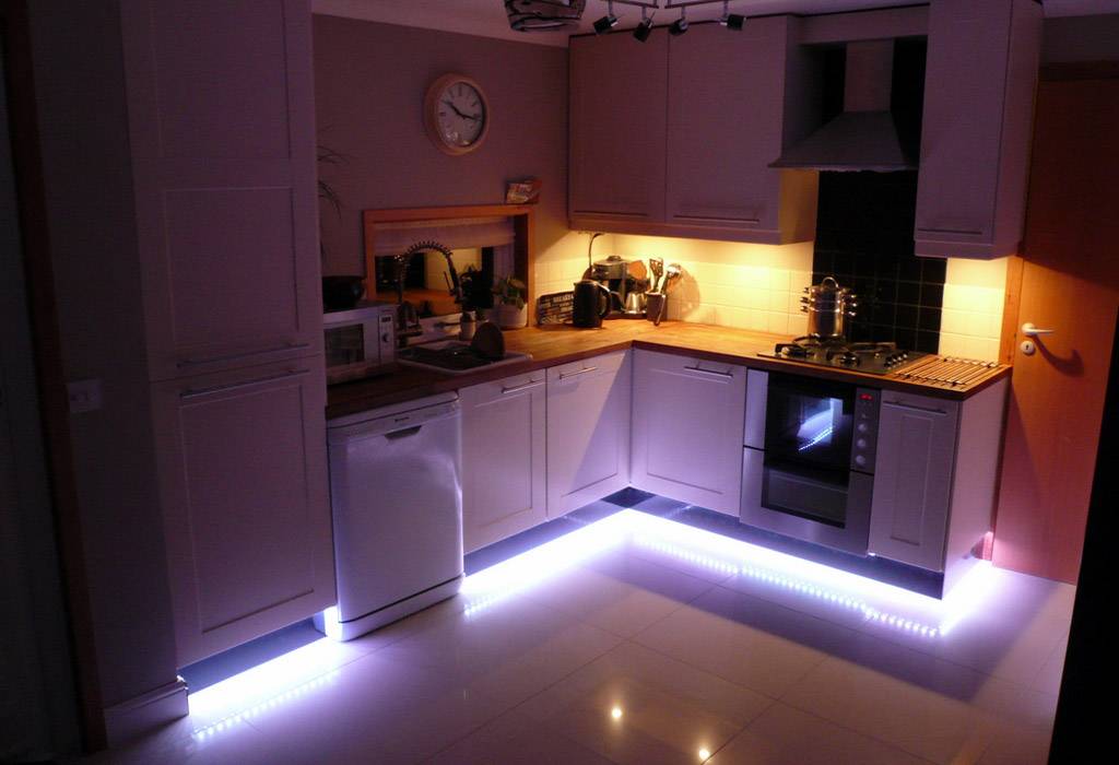 Как организовать кухонное освещение: грамотный подход в использовании светильников