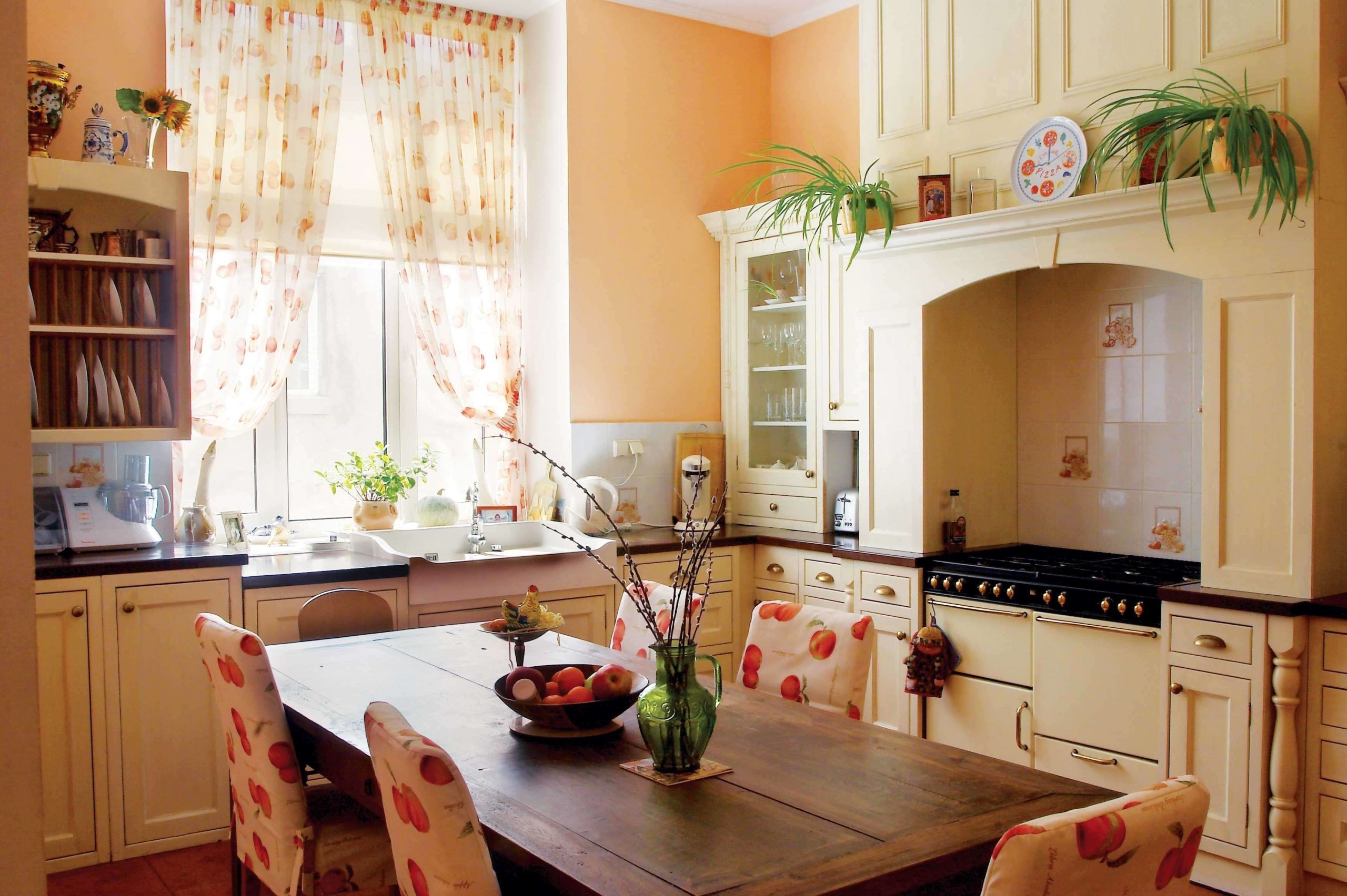 Атмосфера тепла и уюта на вашей кухне: полезные советы по организации пространства