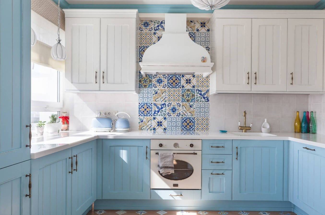 кухни в голубых тонах в современном стиле