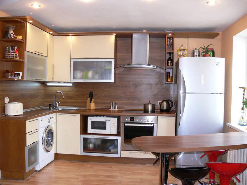 Дизайн кухни площадью 7 кв, м, с холодильником