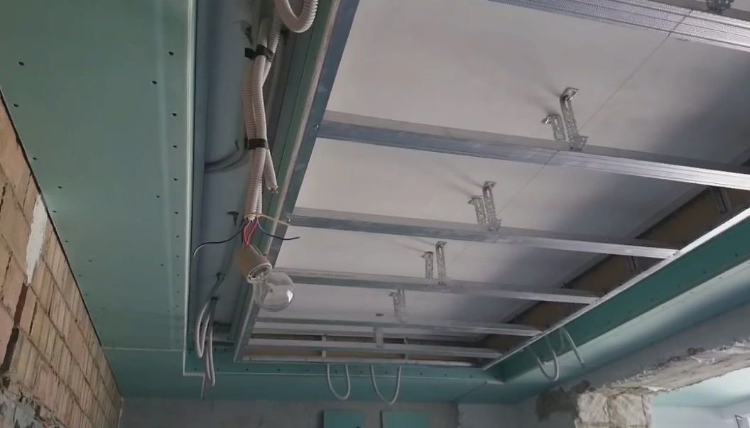 Многоуровневые потолки из гипсокартона с подсветкой - этапы установки своими руками